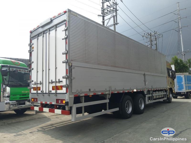 Shacman X3000 6x2 10 Wheeler 32-foot Aluminum Wing Van Truck Sinotruck Howo Manual 2019 - image 2