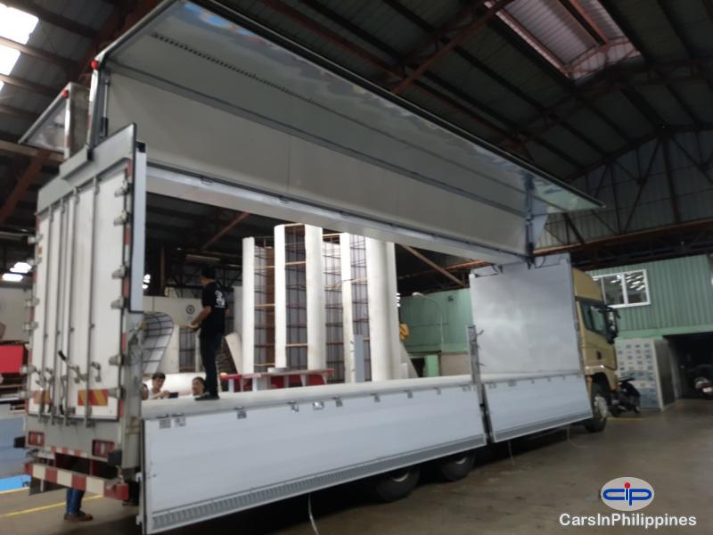 Shacman X3000 6x2 10 Wheeler 32-foot Aluminum Wing Van Truck Sinotruck Howo Manual 2019 - image 3