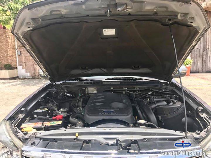 Ford Everest Automatic 2010 - image 3