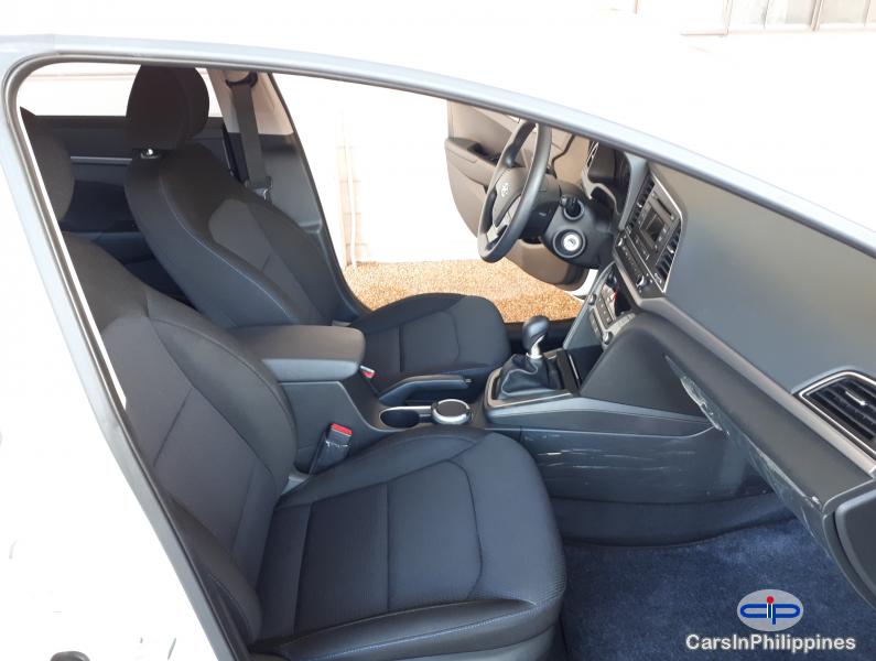 Hyundai Elantra GL Manual 2018 - image 4