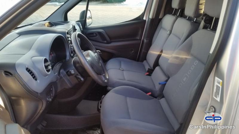 Citroen Berlingo Manual 2012 - image 2