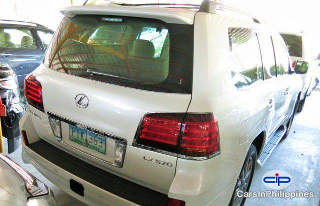Lexus LX Automatic 2010 - image 12