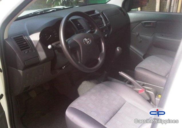 Toyota Hilux 2012 - image 3