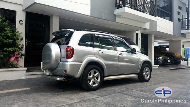 Toyota RAV4 - image 2