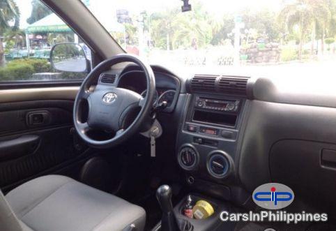 Toyota Avanza 2010 - image 2