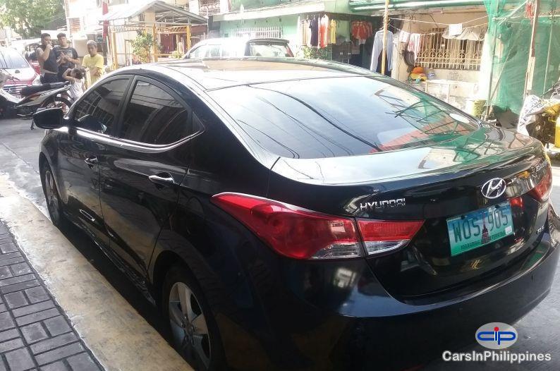 Hyundai Elantra Automatic - image 9