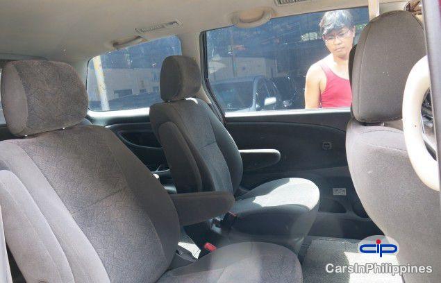 Toyota Previa Automatic - image 6