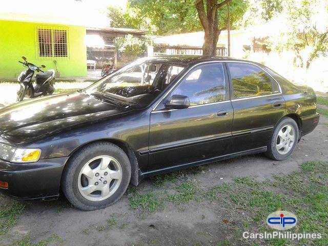 Honda Accord Automatic - image 3