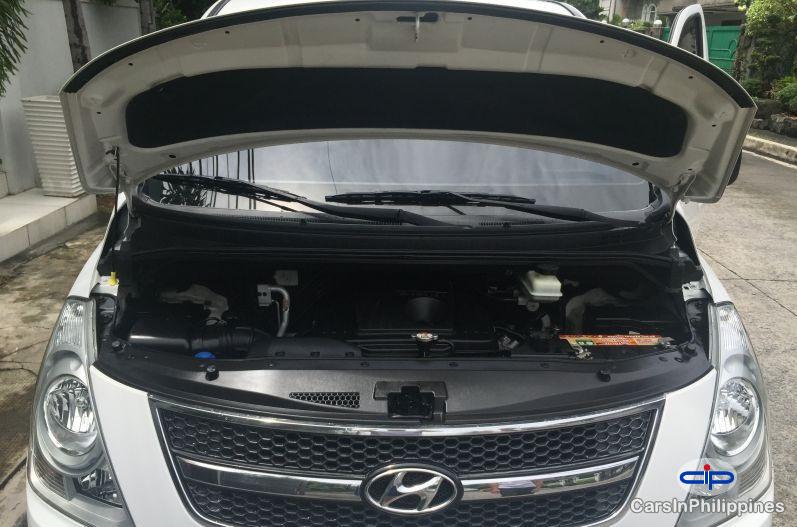 Hyundai Starex Automatic - image 8