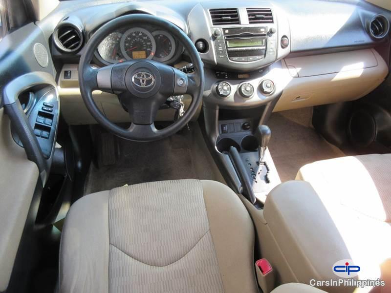 Toyota RAV4 Automatic 2010 - image 4