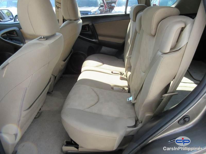 Toyota RAV4 Automatic 2010 - image 5