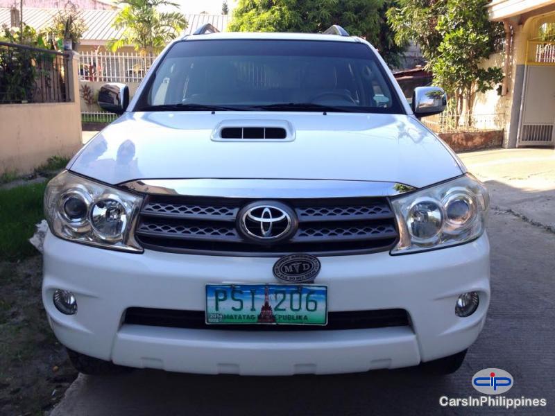 Pictures of Toyota Fortuner Automatic 2010