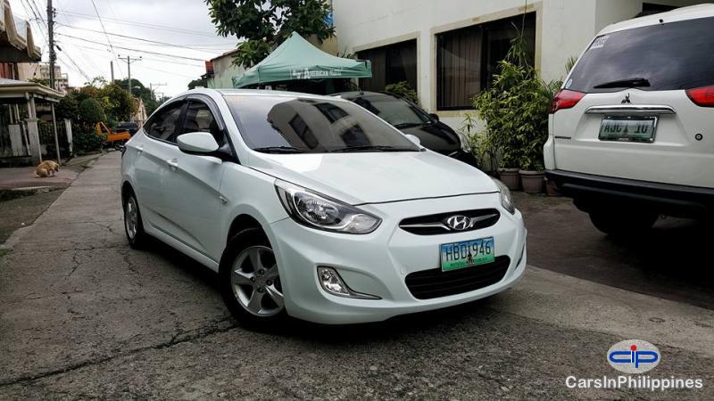 Pictures of Hyundai Accent Automatic