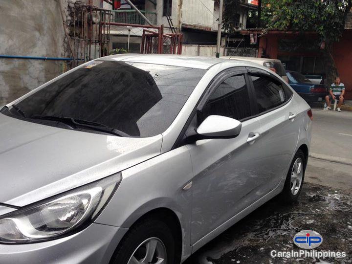 Hyundai Accent Automatic 2011 - image 2