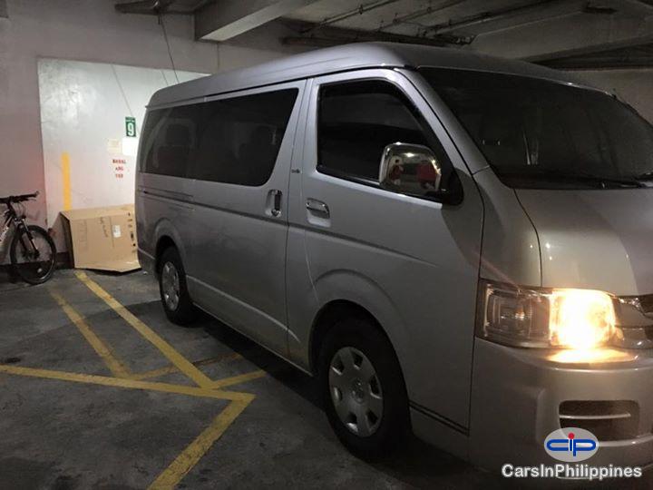 Toyota Hiace Manual 2010 - image 2