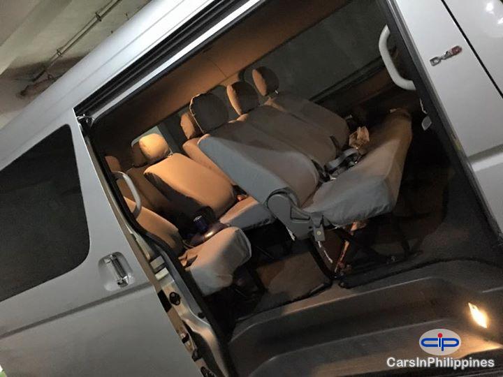 Toyota Hiace Manual 2010 - image 7