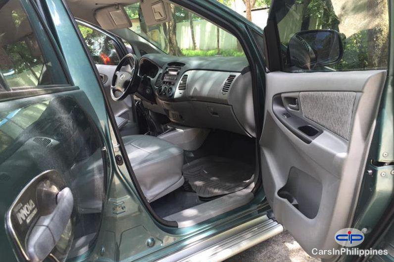 Toyota Innova - image 3