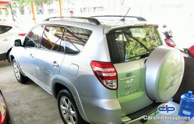 Toyota RAV4 - image 5