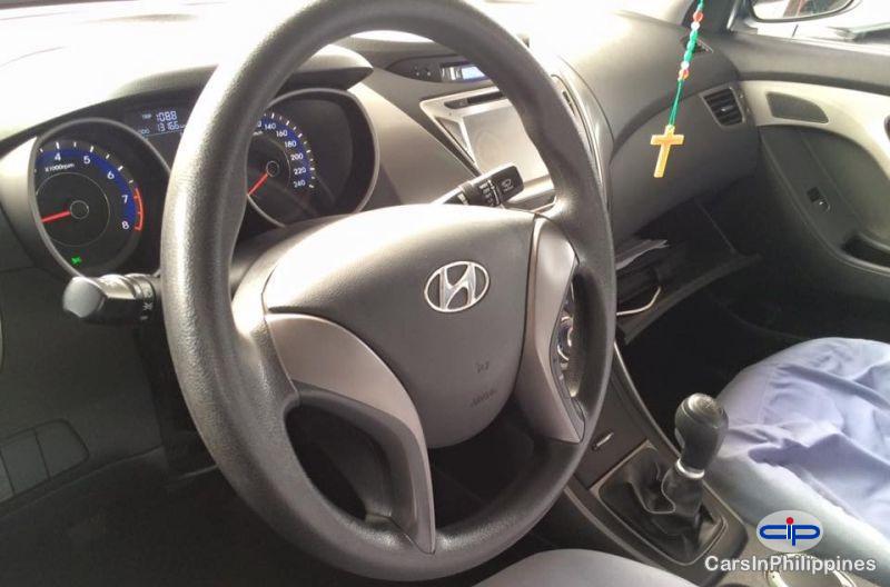 Hyundai Elantra Automatic - image 2