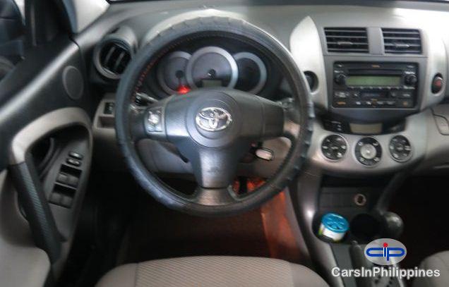 Toyota RAV4 - image 3