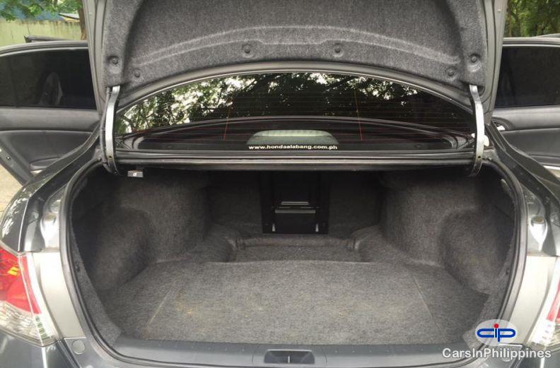 Honda Accord Automatic - image 4