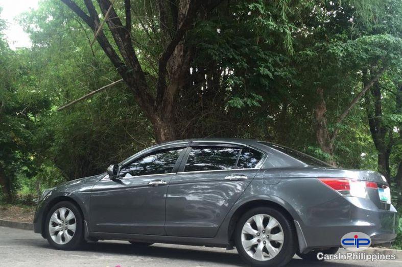 Honda Accord Automatic - image 7