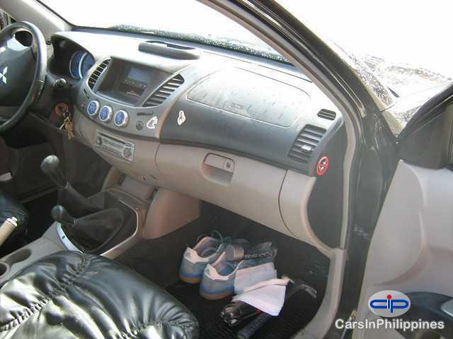 Mitsubishi L200 Manual 2006 - image 2