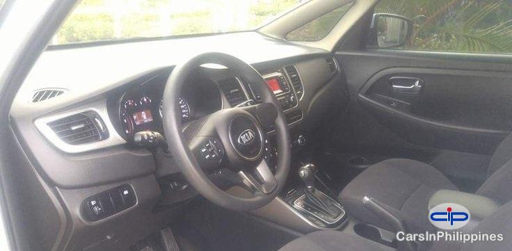 Kia Carens Automatic 2013 - image 4