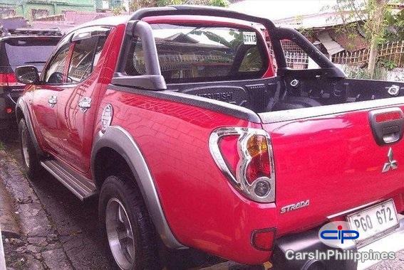 Mitsubishi Strada Automatic 2010 - image 4