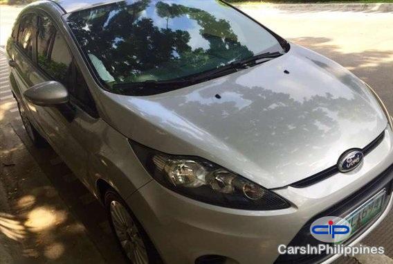 Ford Fiesta Automatic 2011 - image 2