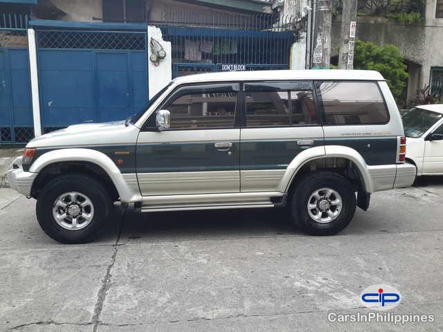Mitsubishi Pajero Manual 1993 - image 3