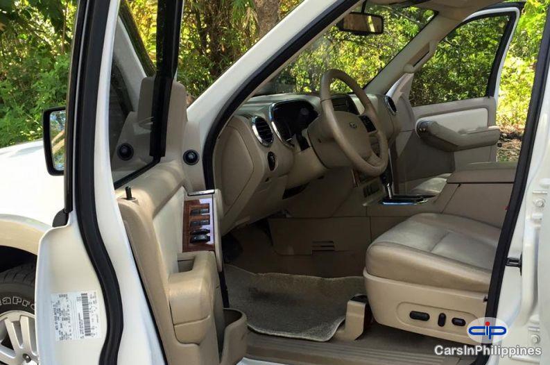 Ford Explorer - image 3