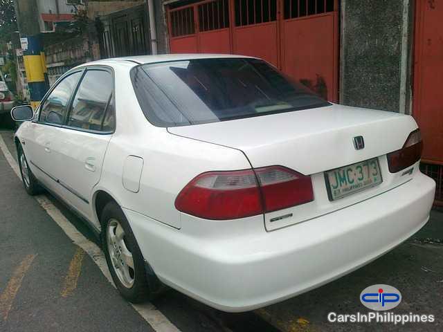 Honda Accord - image 2