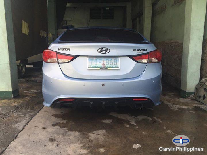 Hyundai Elantra Automatic 2011 - image 2