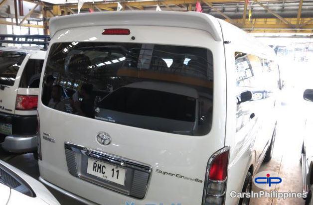 Toyota Hiace - image 2