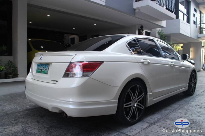 Honda Accord Automatic - image 4