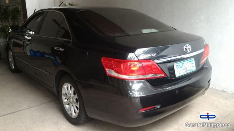Toyota Camry Automatic - image 4