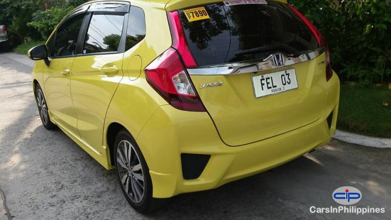 Honda Jazz Automatic - image 3