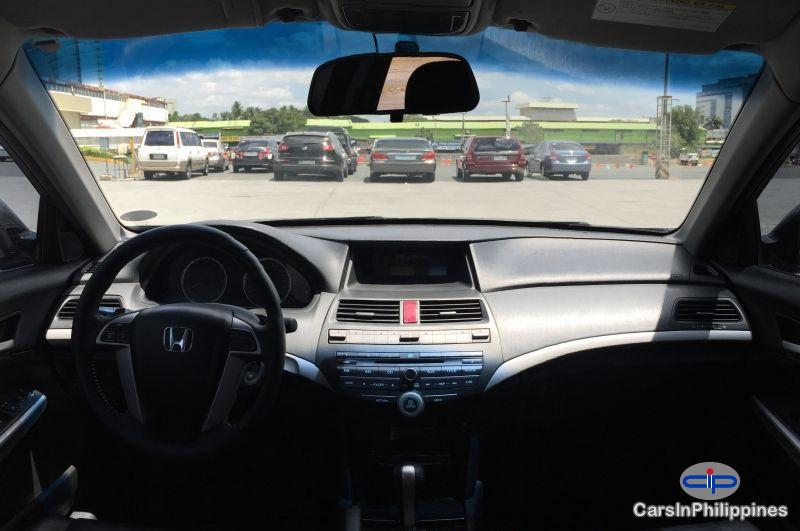 Honda Accord Automatic - image 4