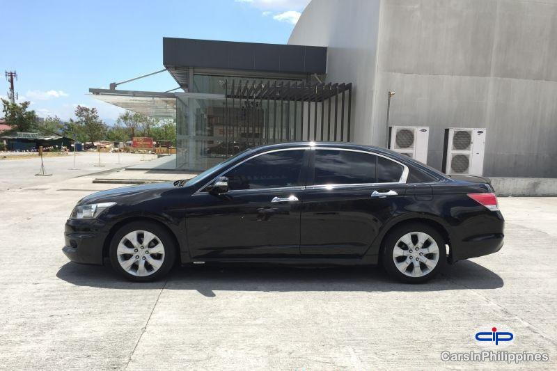 Honda Accord Automatic - image 5
