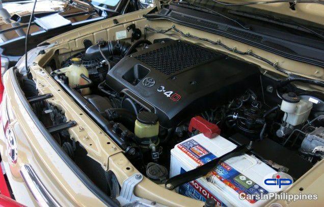 Toyota Hilux Automatic - image 9