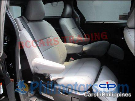 Toyota Sienna Automatic - image 9