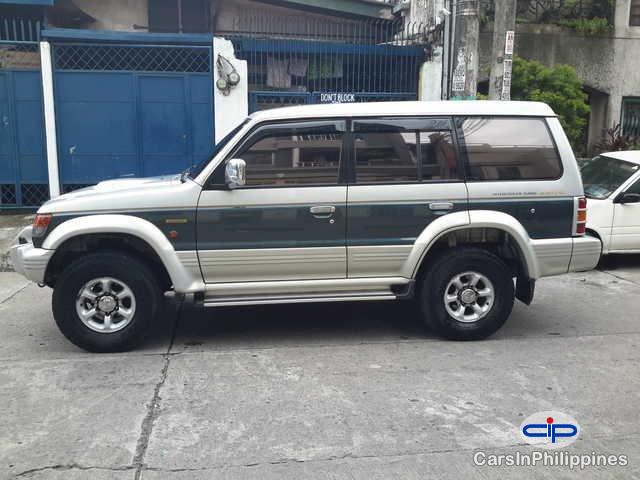 Mitsubishi Pajero Manual 1993 - image 3