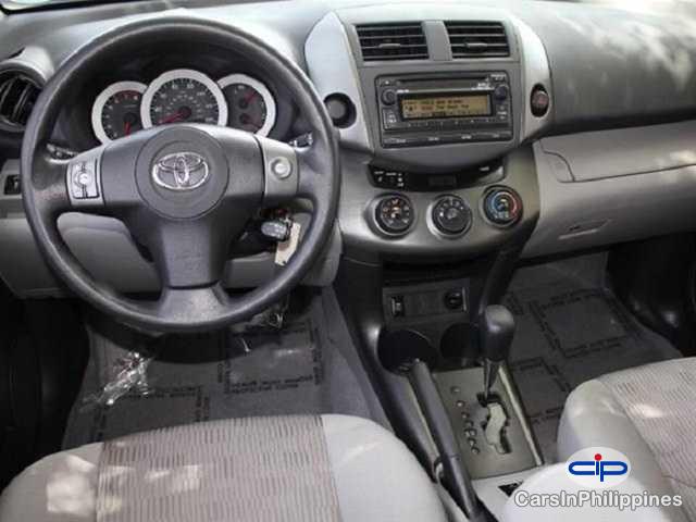 Toyota RAV4 Automatic - image 3