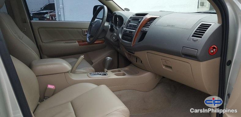 Toyota Fortuner Automatic 2011 - image 4