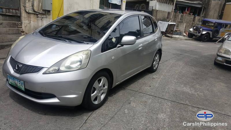 Honda Jazz Automatic - image 2