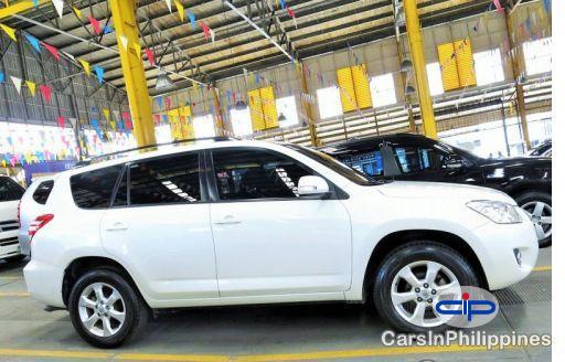 Toyota RAV4 - image 2