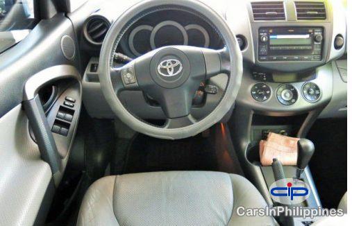 Toyota RAV4 - image 3