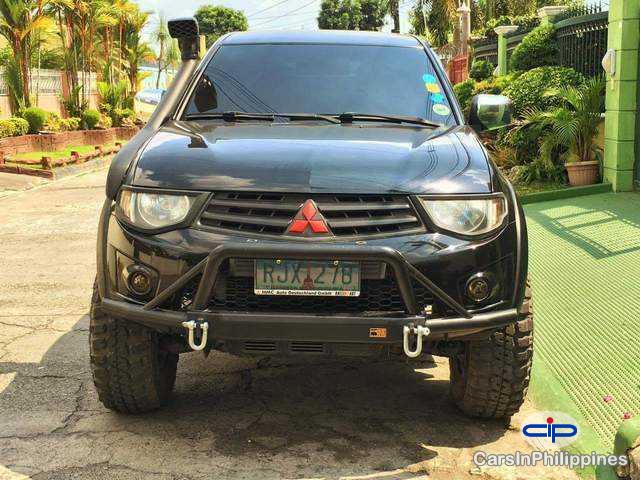 Mitsubishi Strada Automatic 2010
