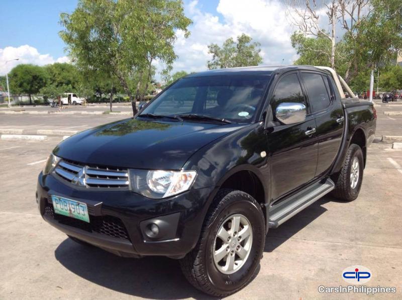 Picture of Mitsubishi Strada Manual